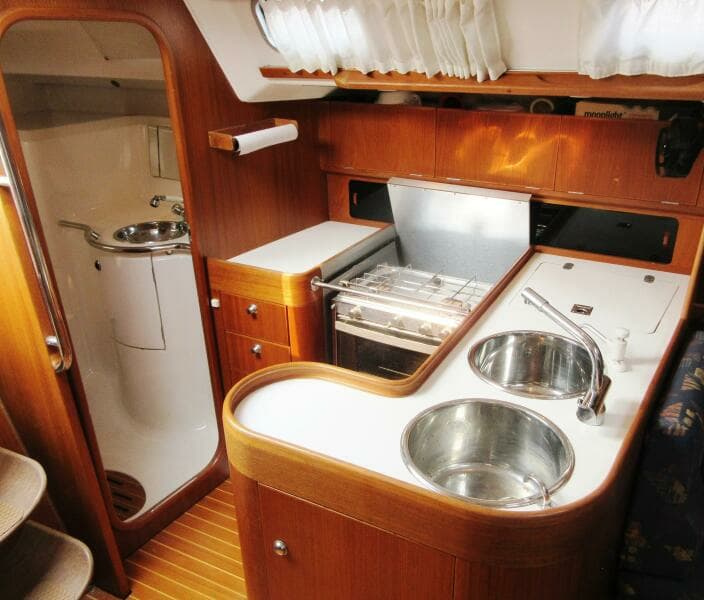 Galley & Aft Head entrance