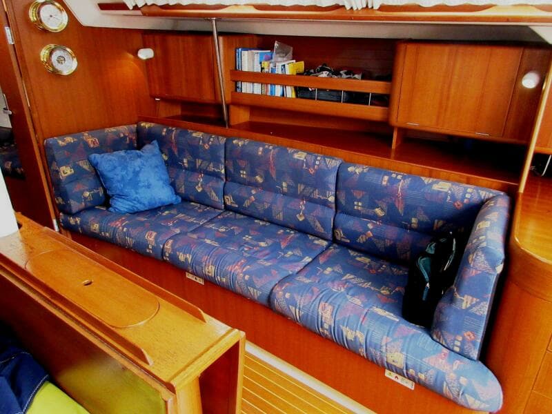 Salon, starboard side