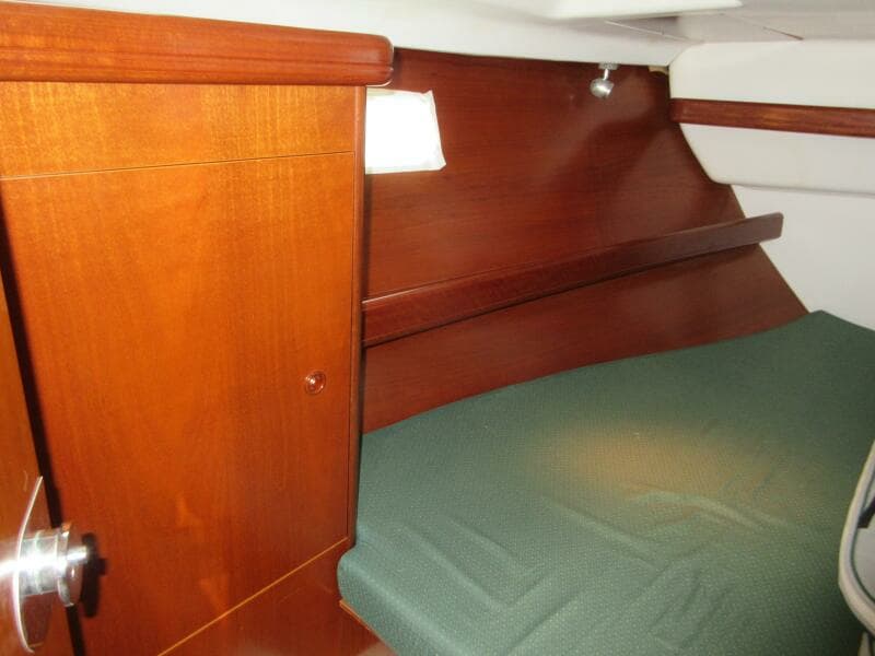 Aft Cabin, starboard side