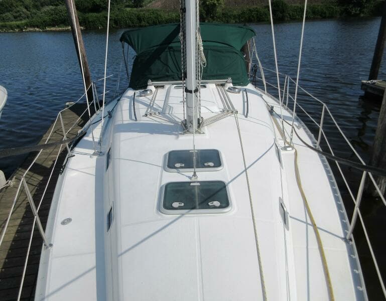 Foredeck aft