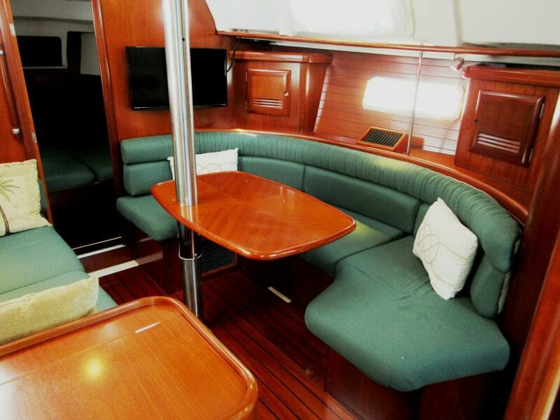 Salon, starboard side