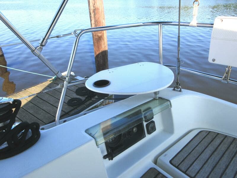 Cockpit, starboard aft