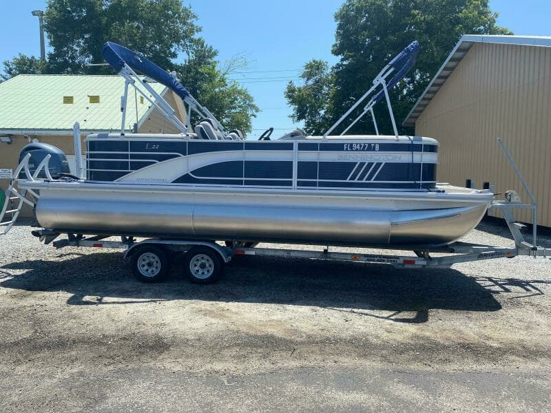 2022 Bennington 22LSR