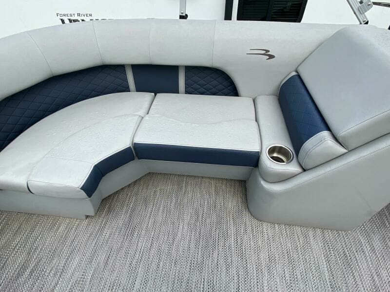 2022 Bennington 22LSR