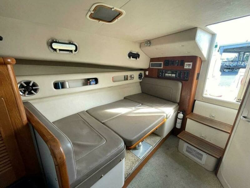 1998 Pursuit 3000 Express