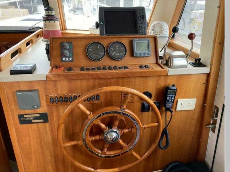 2003 Mainship 390 Trawler
