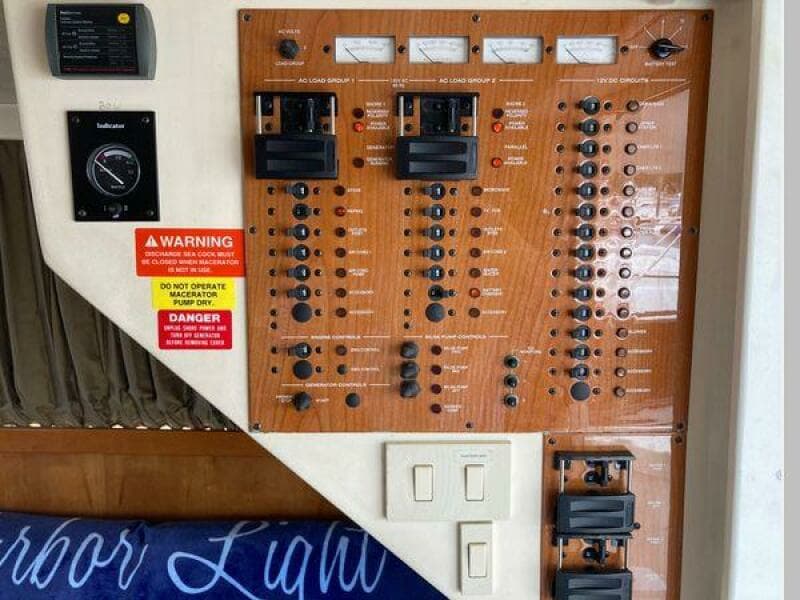 2003 Mainship 390 Trawler