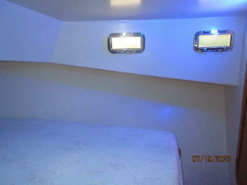 43' Flowers master stateroom starboard