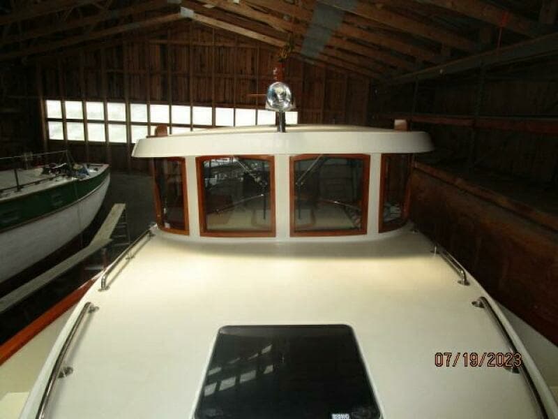 43' Flowers foredeck aft