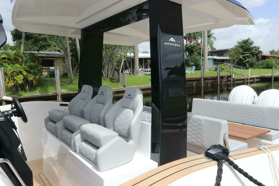 2024 Astondoa 377 Coupe Outboard