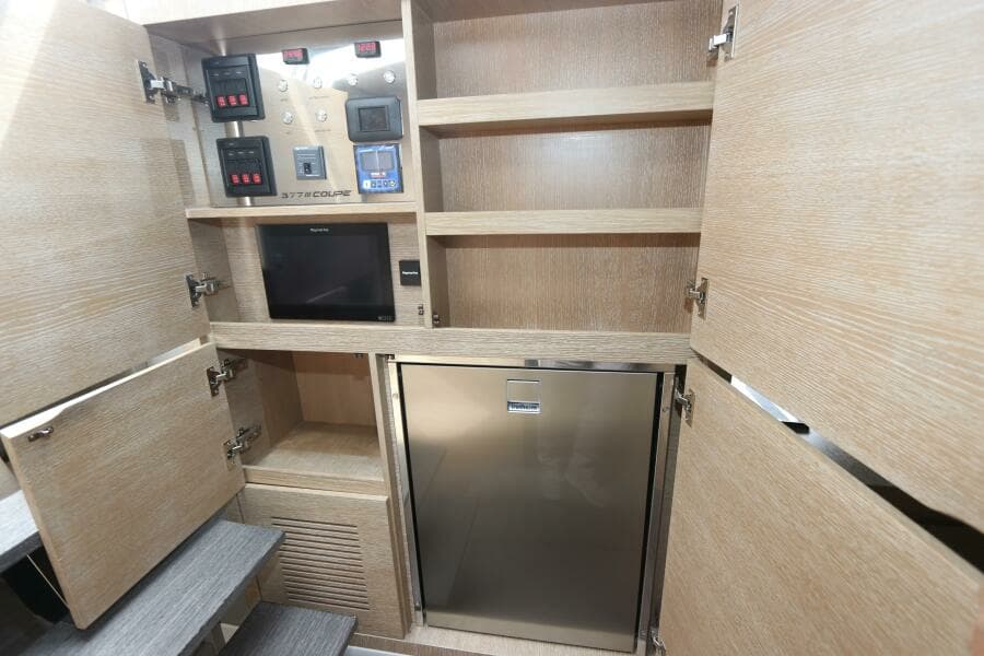 2024 Astondoa 377 Coupe Outboard