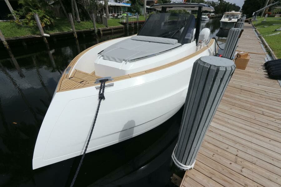 2024 Astondoa 377 Coupe Outboard