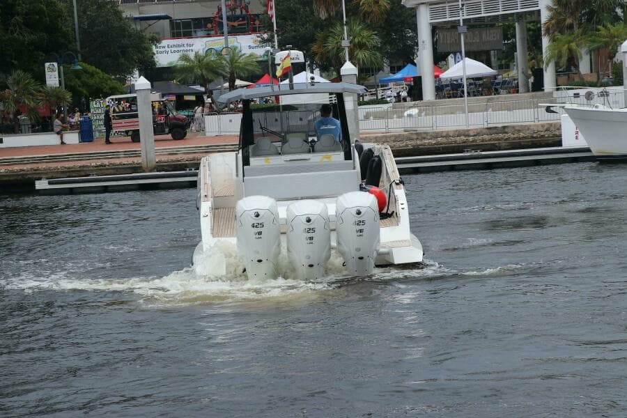 2024 Astondoa 377 Coupe Outboard