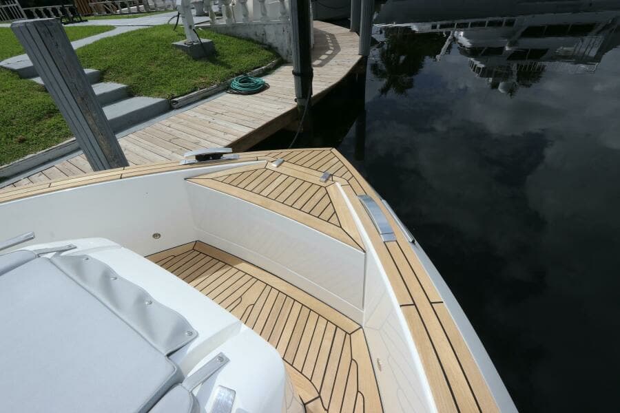 2024 Astondoa 377 Coupe Outboard