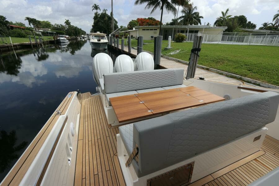 2024 Astondoa 377 Coupe Outboard