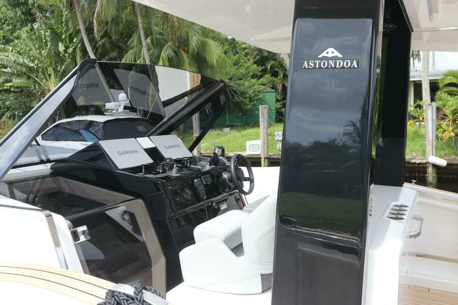 2024 Astondoa 377 Coupe Outboard