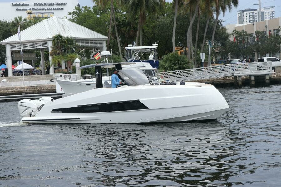 2024 Astondoa 377 Coupe Outboard