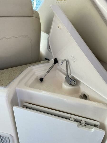 2009 Tiara Yachts 4300 Sovran