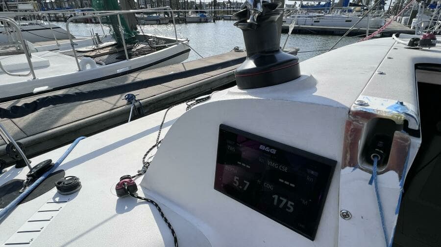 Port / Halyard Winch - B&G 7 Inch Instruments