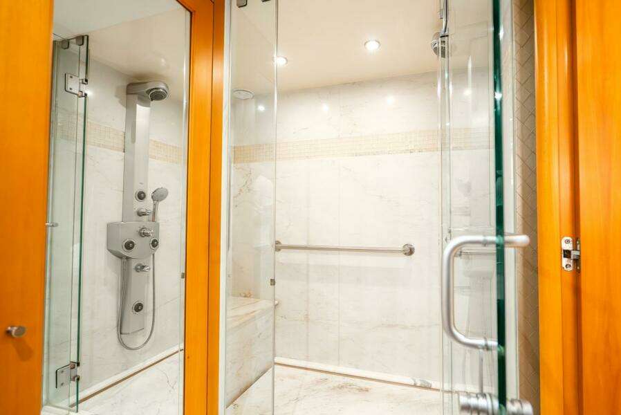 2008 Lazzara Yachts 116