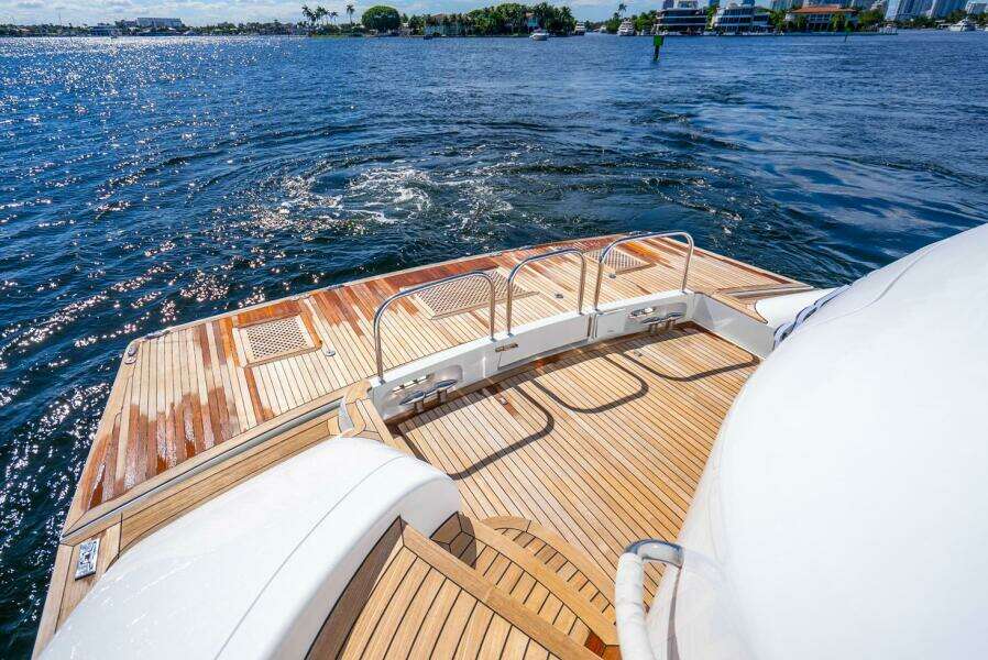 2008 Lazzara Yachts 116