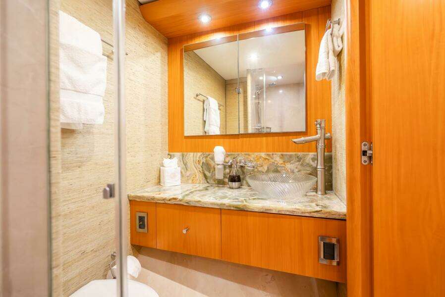 2008 Lazzara Yachts 116