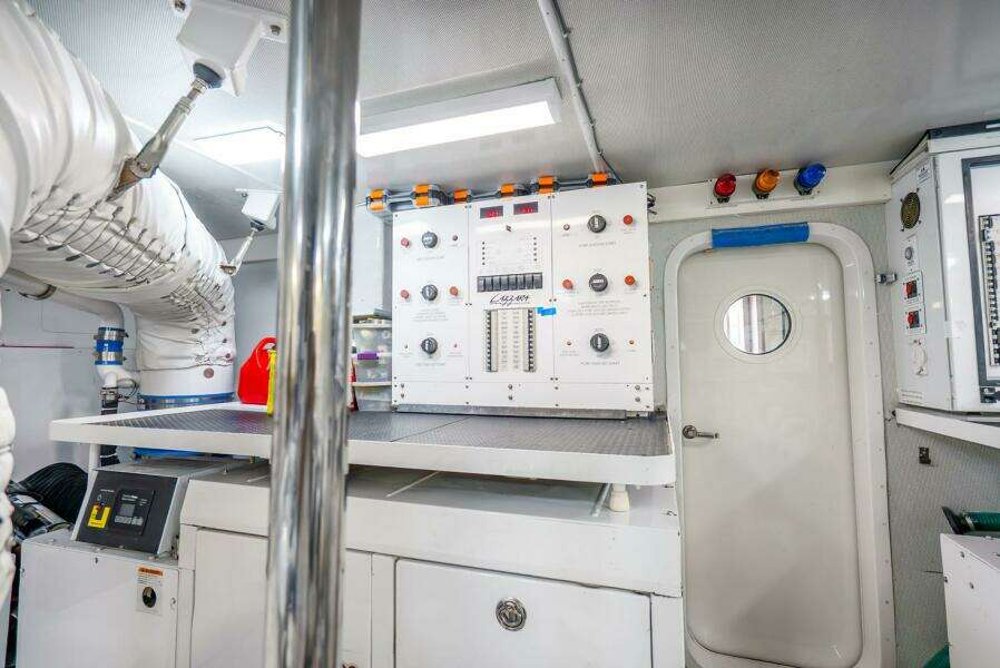 2008 Lazzara Yachts 116