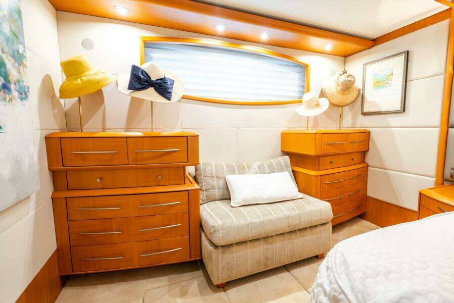 2008 Lazzara Yachts 116