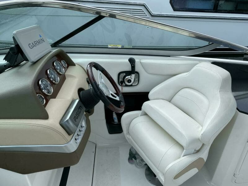 2012 Regal 2550 Cuddy