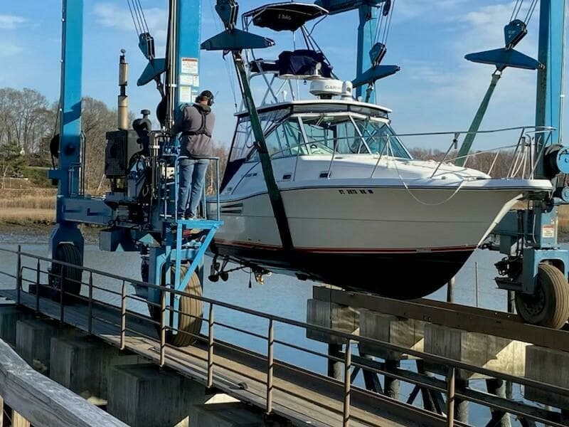 2000 Pursuit 3000 Express