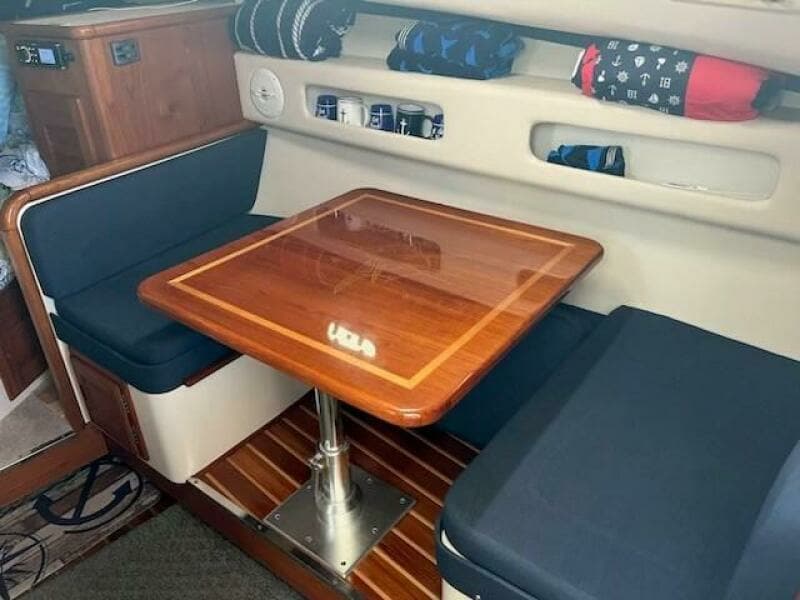 2000 Pursuit 3000 Express