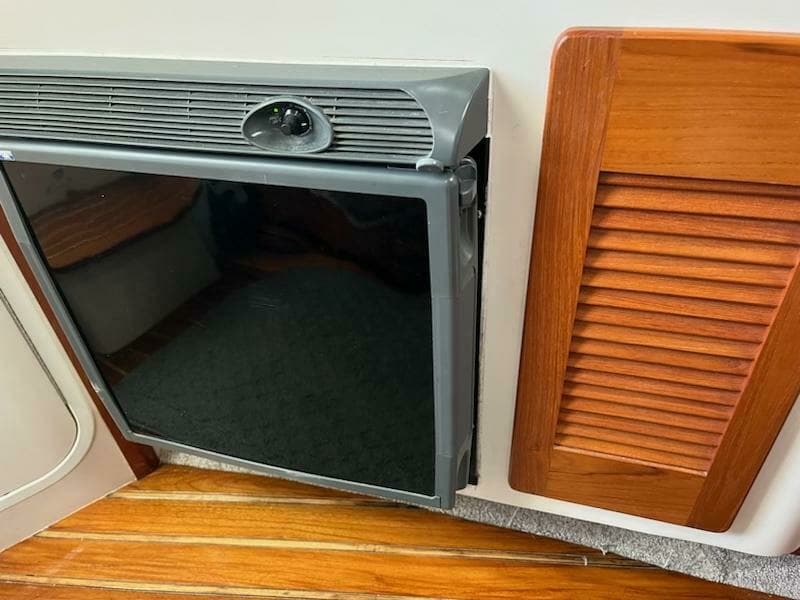 2000 Pursuit 3000 Express