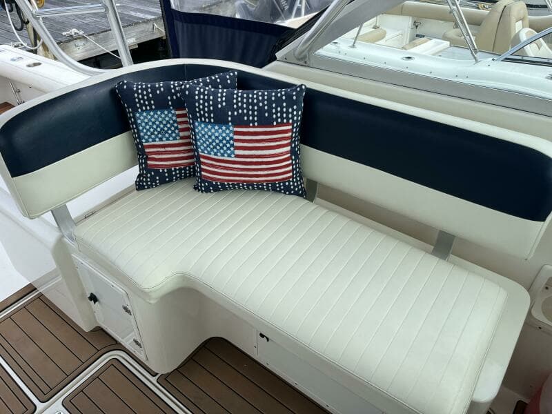 2000 Pursuit 3000 Express