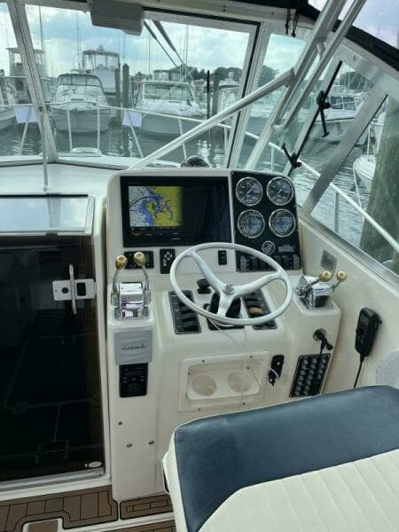 2000 Pursuit 3000 Express