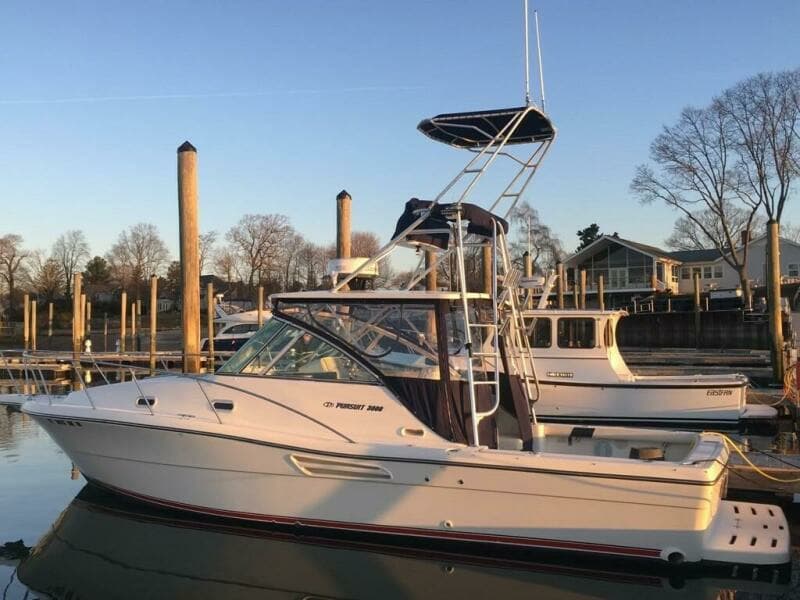 2000 Pursuit 3000 Express