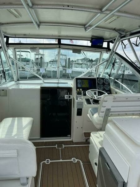 2000 Pursuit 3000 Express