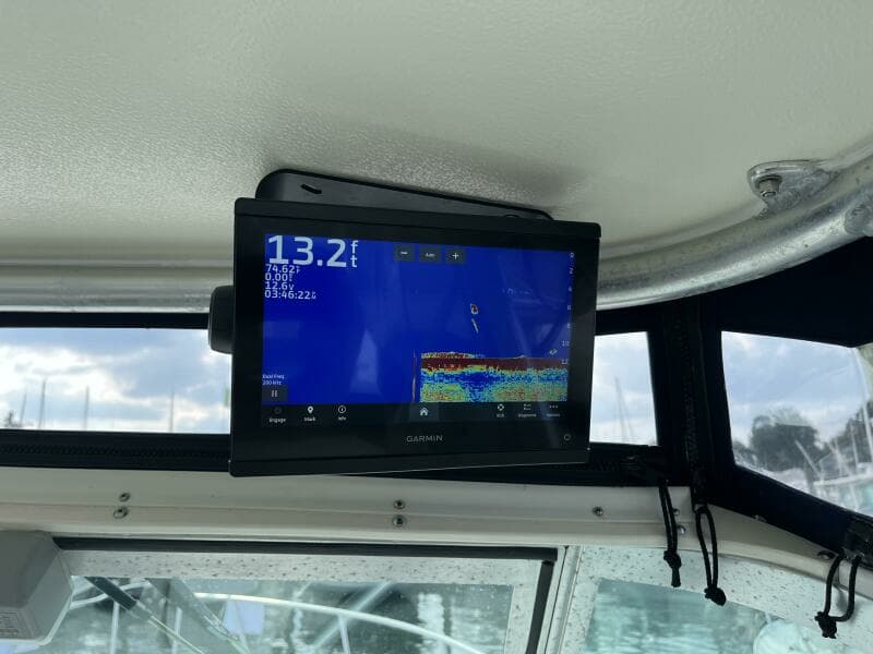 2000 Pursuit 3000 Express