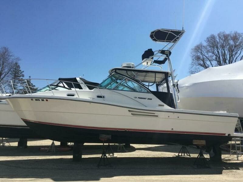 2000 Pursuit 3000 Express