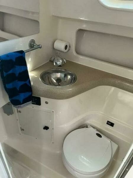 2000 Pursuit 3000 Express