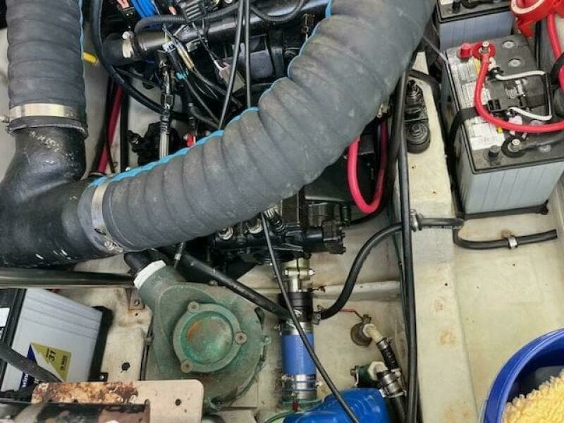 2000 Pursuit 3000 Express