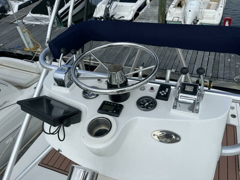 2000 Pursuit 3000 Express