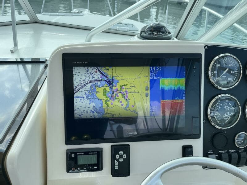 2000 Pursuit 3000 Express