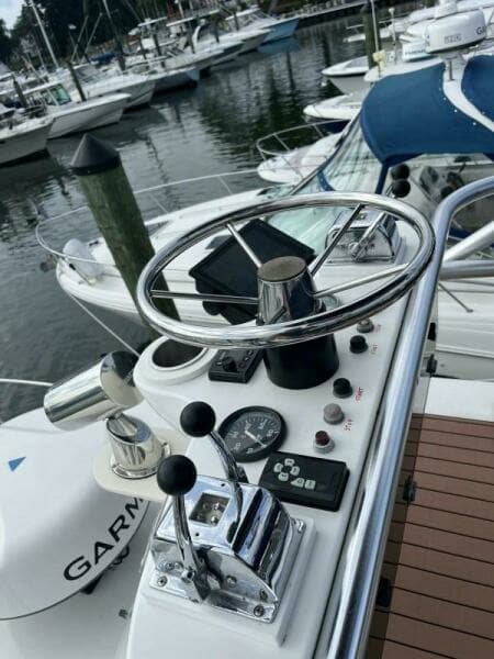 2000 Pursuit 3000 Express