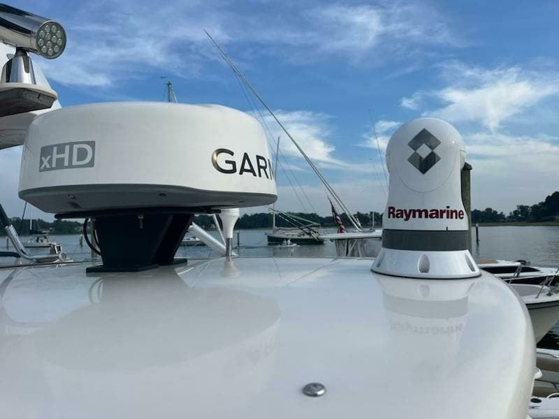 2000 Pursuit 3000 Express