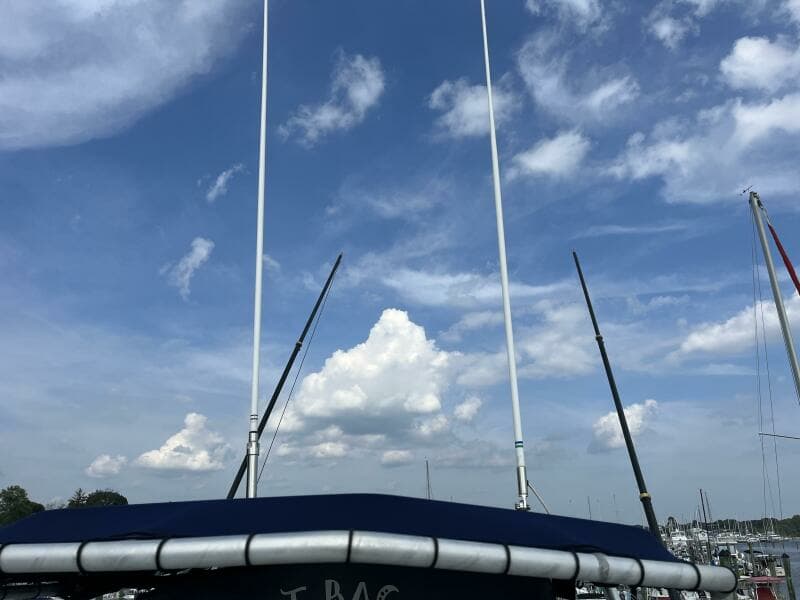 2000 Pursuit 3000 Express