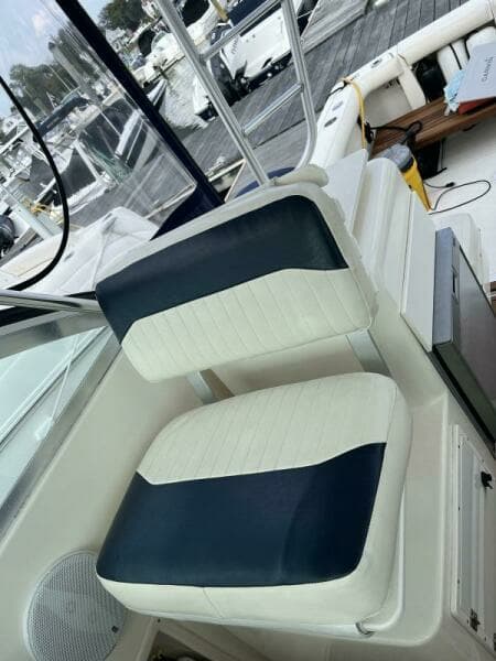 2000 Pursuit 3000 Express