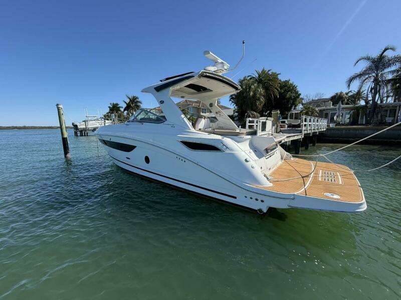 2016 Sea Ray 350 Sundancer