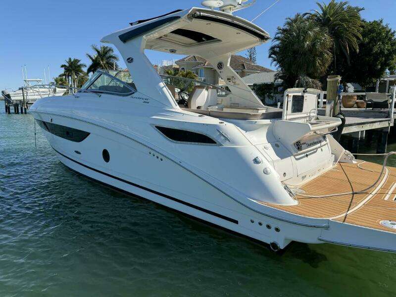 2016 Sea Ray 350 Sundancer