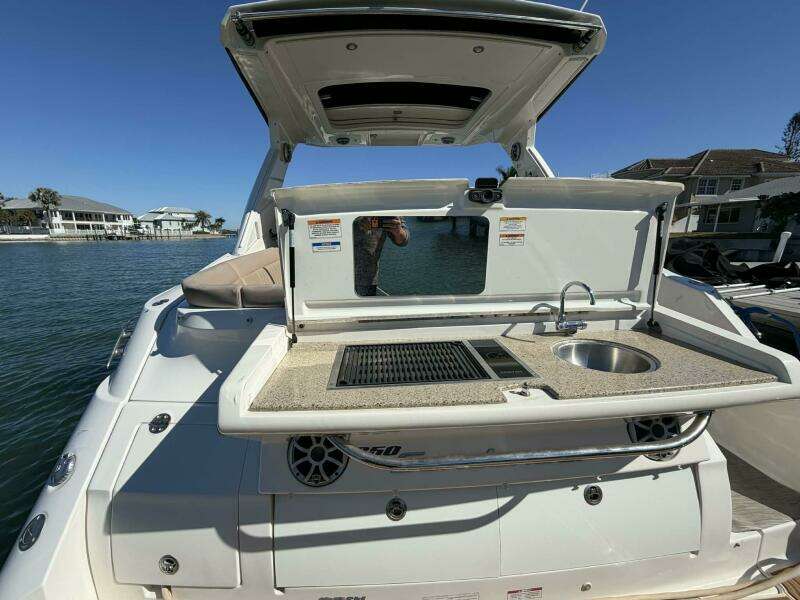 2016 Sea Ray 350 Sundancer