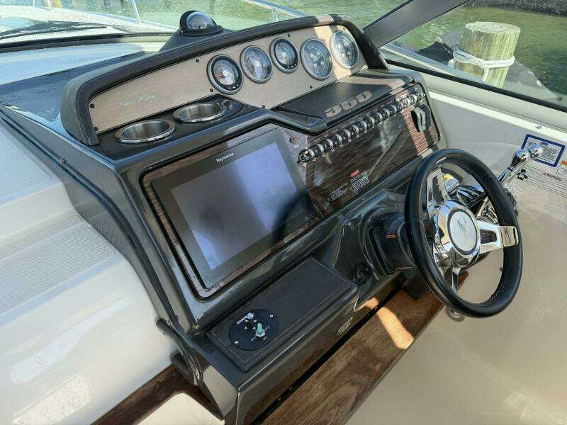 2016 Sea Ray 350 Sundancer